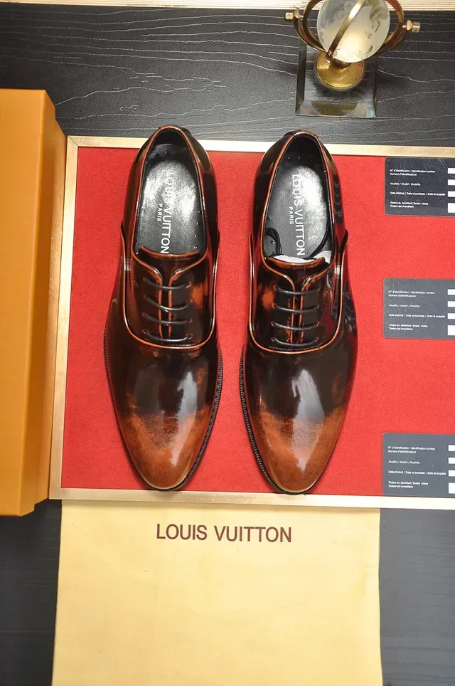 Louis Vuitton أحذية أوكسفورد من جلد الماتينا بلونين مع كاب تو 5