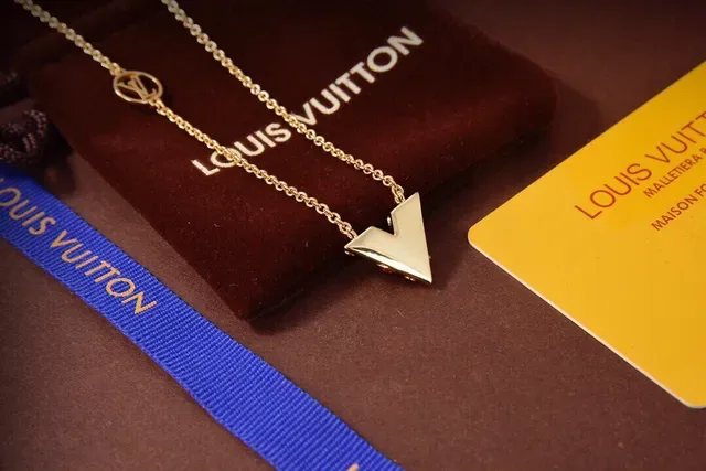 Louis Vuitton V Motif Enamel Pendant Necklace 6