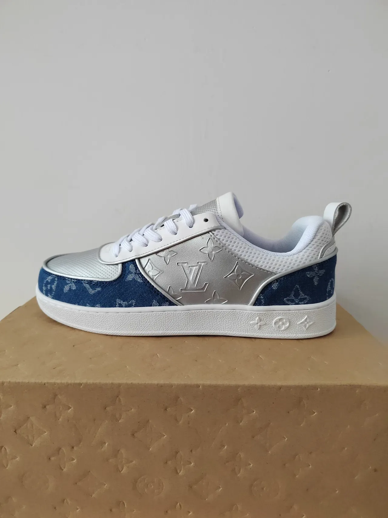 Louis Vuitton White Blue Low-Top Monogrammed Textile Lifestyle Sneakers 4