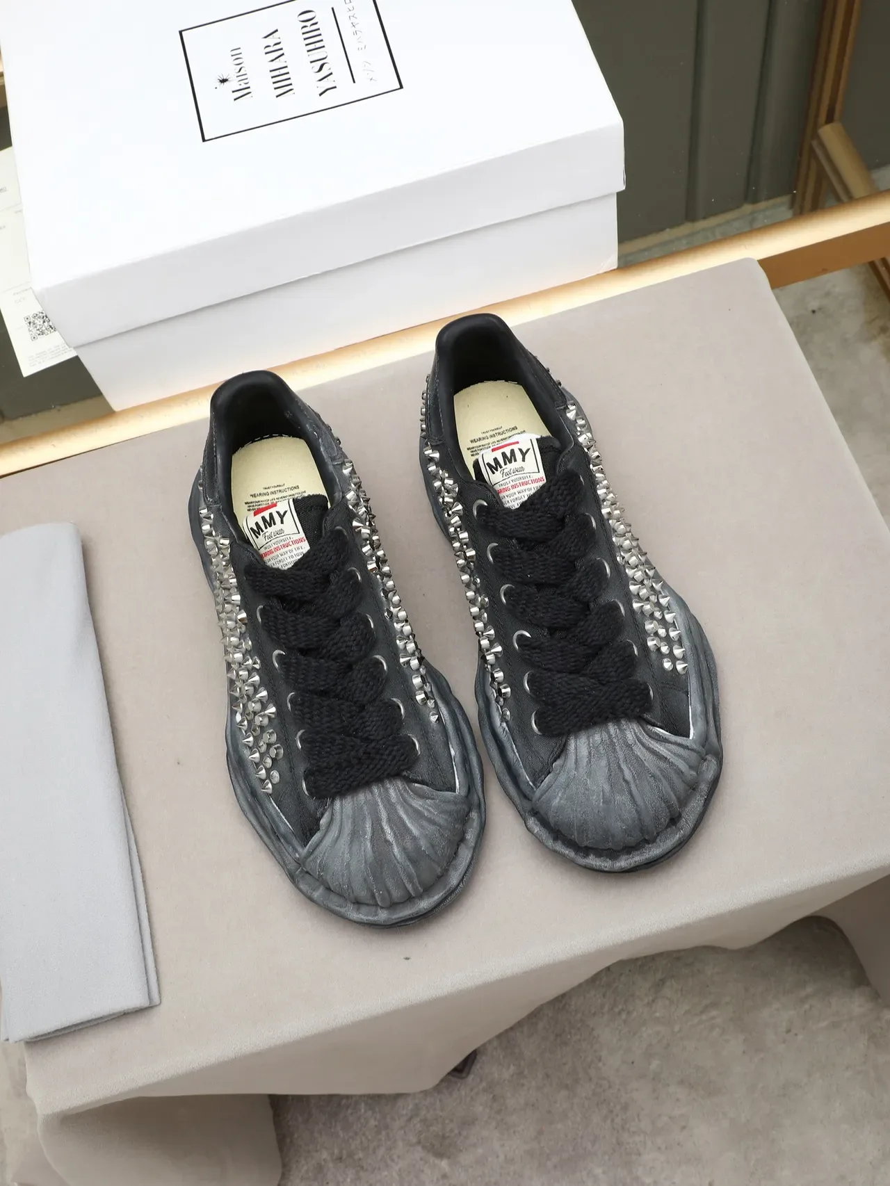 Maison Margiela MM6 Zapatillas Lifestyle Negro Gris Tachonado Deconstruido 3