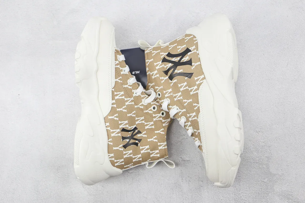 Mitchell & Ness NY Yankees Monogram Zapatillas Altas Chunky 2