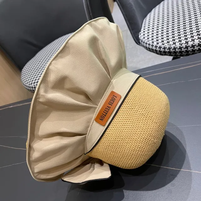 Miu Miu Bege Preto chapéu bucket com aba larga malha coroa 2
