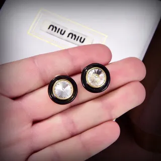 Miu Miu काले और सोने के क्रिस्टल स्टड ईयरिंग्स