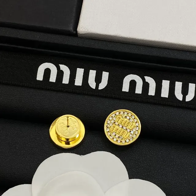Miu Miu Logo Stud 银金色 圆形 镶嵌水晶 耳钉 2