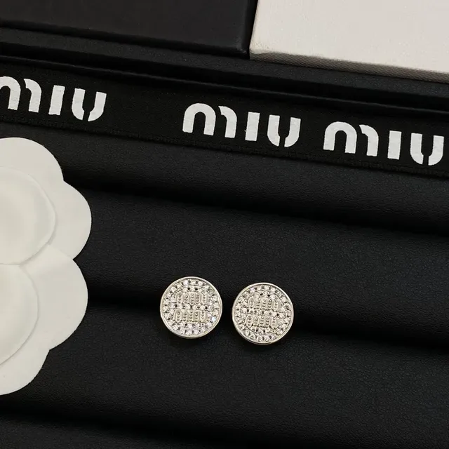 Miu Miu Logo Stud 银金色 圆形 镶嵌水晶 耳钉 5