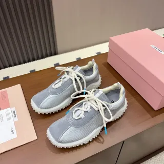 Miu Miu Wander 浅灰色生活方式运动鞋