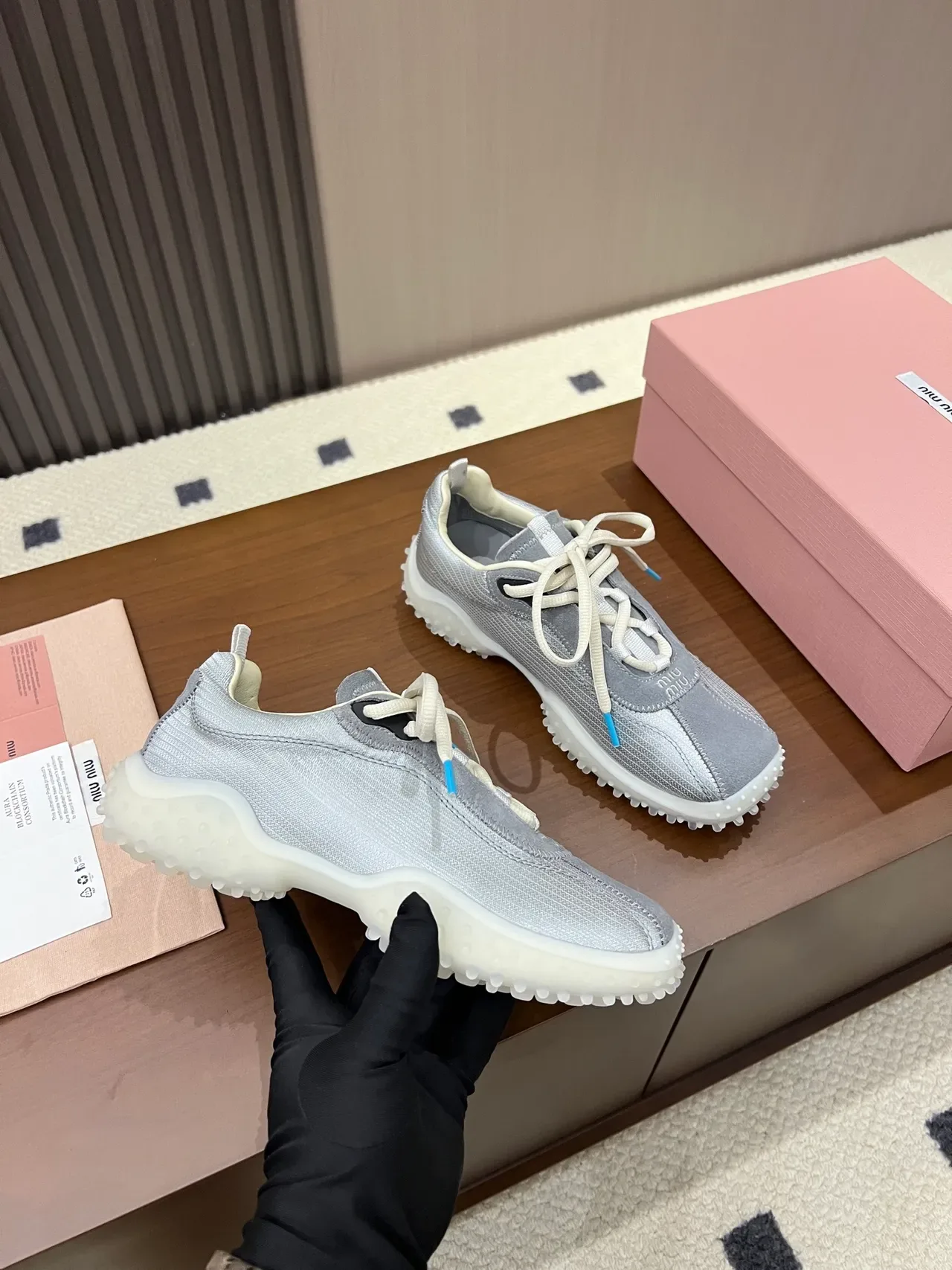 Miu Miu Wander zapatillas lifestyle gris claro 3