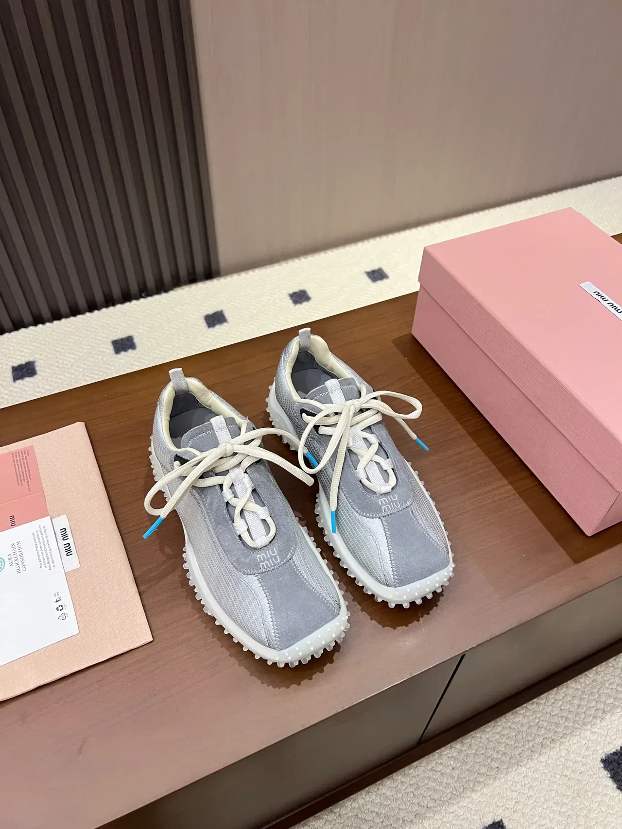 Miu Miu Wander zapatillas lifestyle gris claro 4