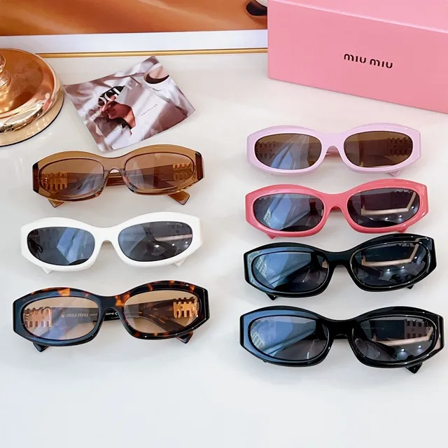 Miu Miu Wander Lunettes de Soleil Blanches en Acétate avec Ferrures Dorées 3