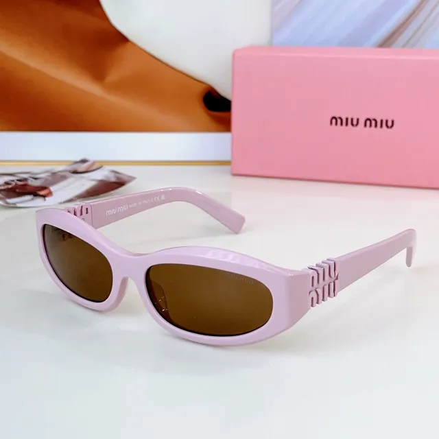 Miu Miu Wander Lunettes de Soleil Blanches en Acétate avec Ferrures Dorées 4
