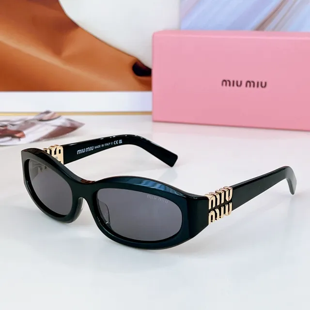 Miu Miu Wander Lunettes de Soleil Blanches en Acétate avec Ferrures Dorées 8