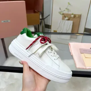 Miu Miu Wander 白色绿色红色系带生活方式运动鞋
