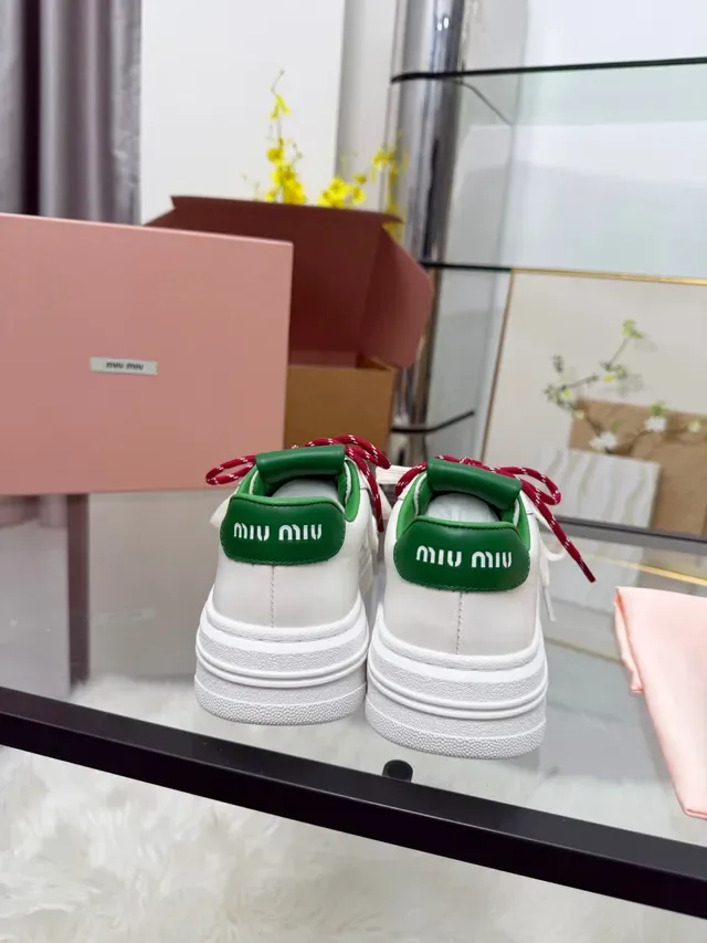 Miu Miu Wander 白色绿色红色系带生活方式运动鞋 3