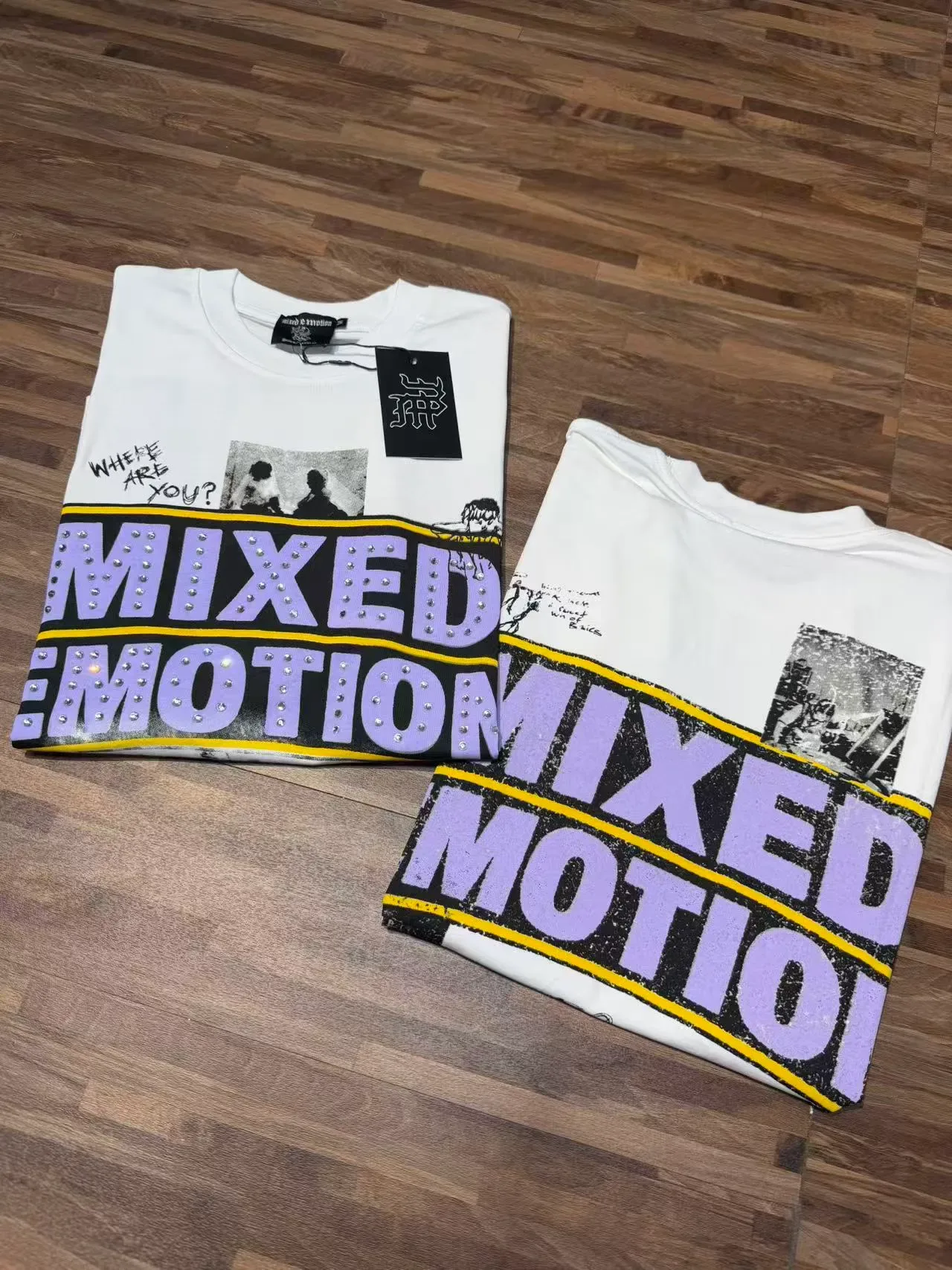 تي شيرت Mixed Emotion أبيض بنفسجي بطباعة جرافيك قصة أوفرسايز 5