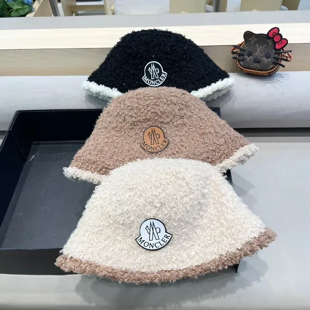 Moncler Beige White Bouclé Shearling Two-Tone Trim Bucket Hat 6