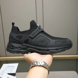 Moncler حذاء رياضي أسود مع حزام شبكي ملائم للجوارب