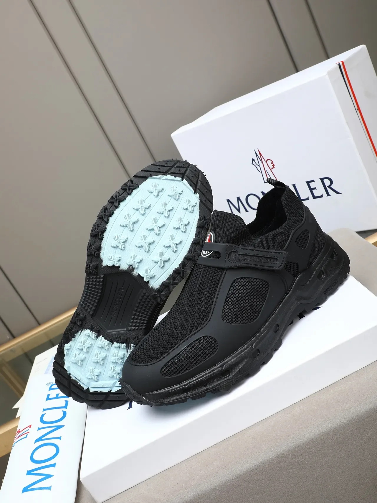 Moncler Tênis Preto com Tira de Malha Ajuste de Meia 4