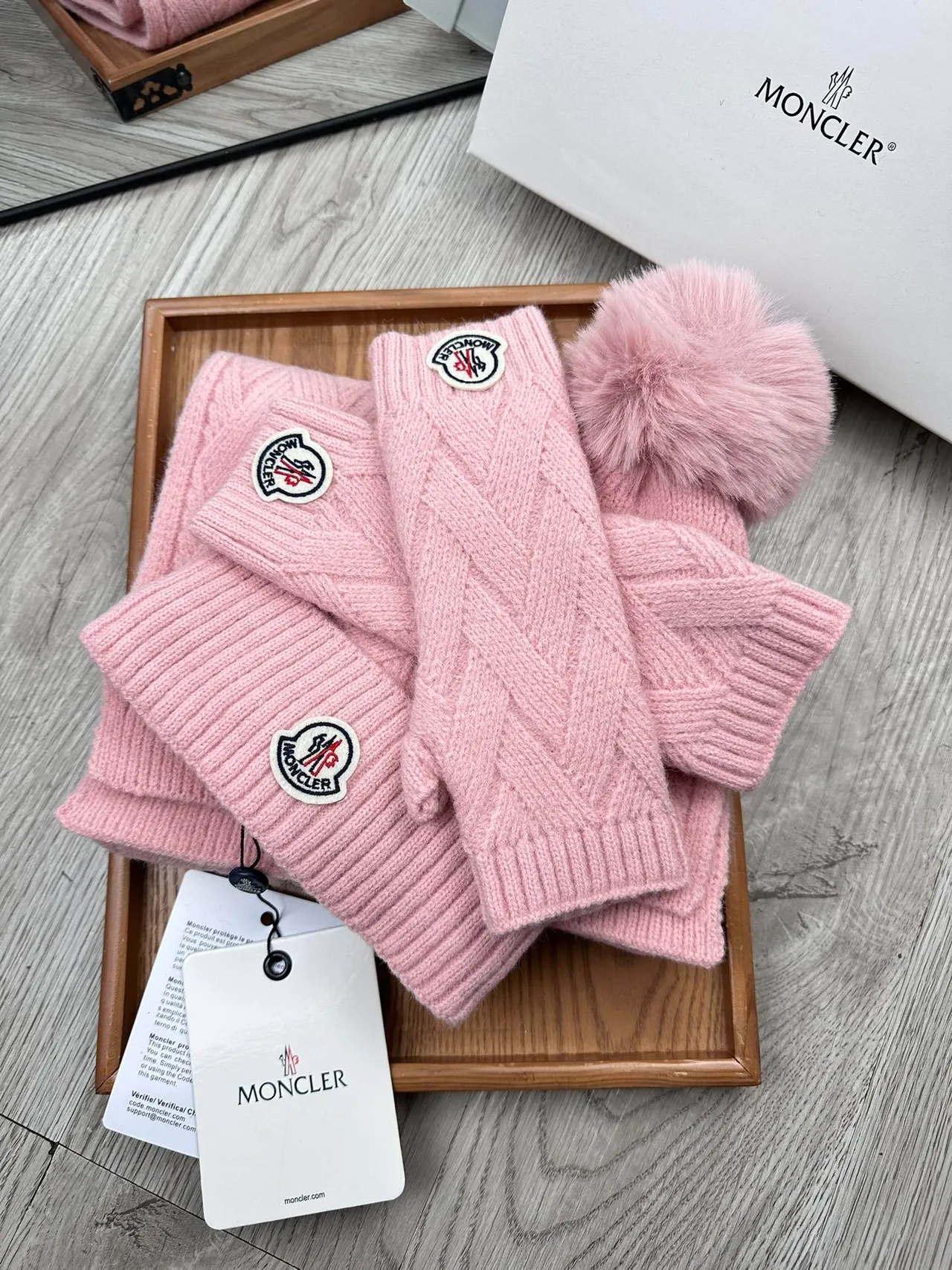 Moncler Bonnet à tricot avec câble et pompon rose 3