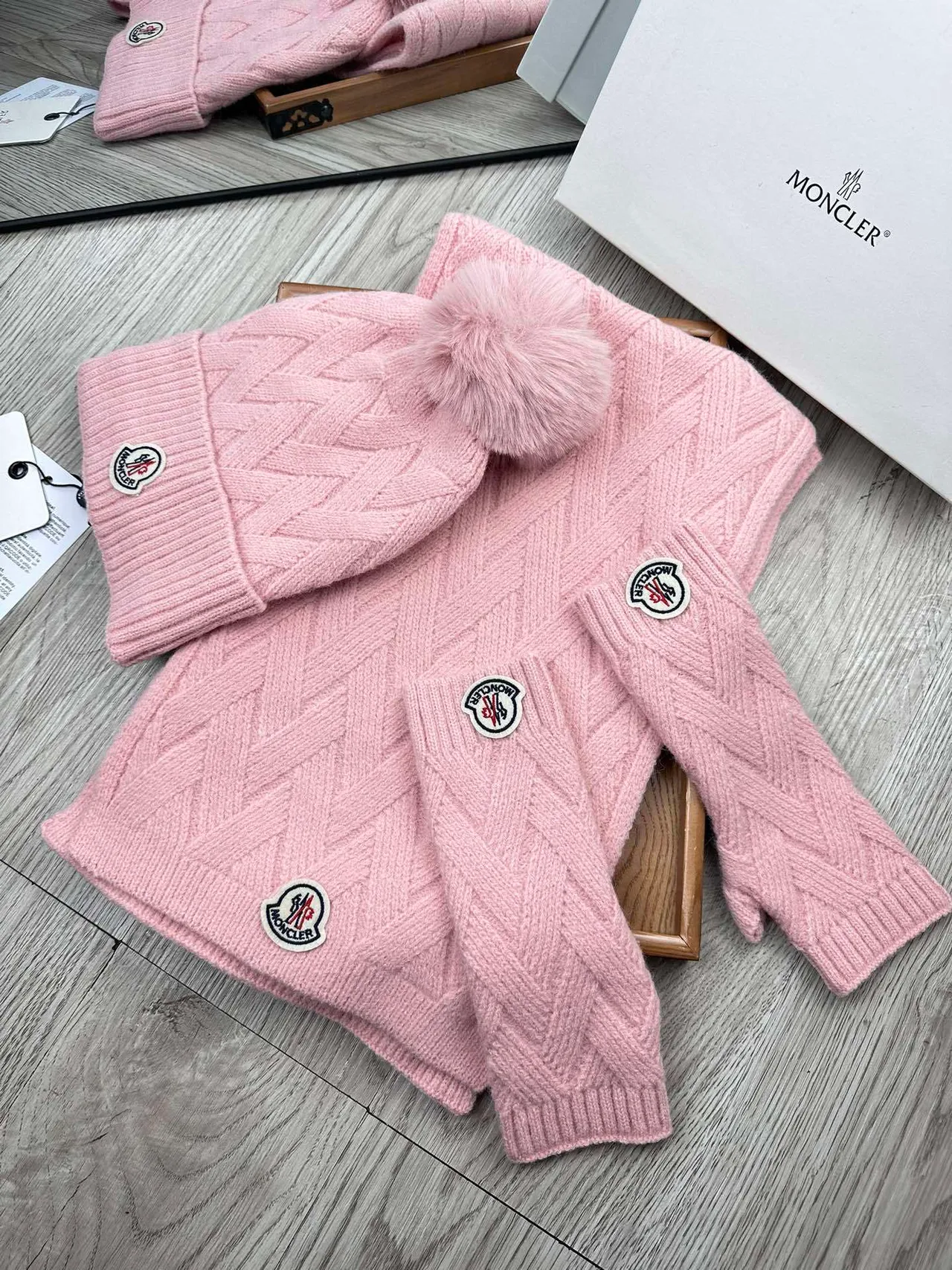 Moncler Bonnet à tricot avec câble et pompon rose 4