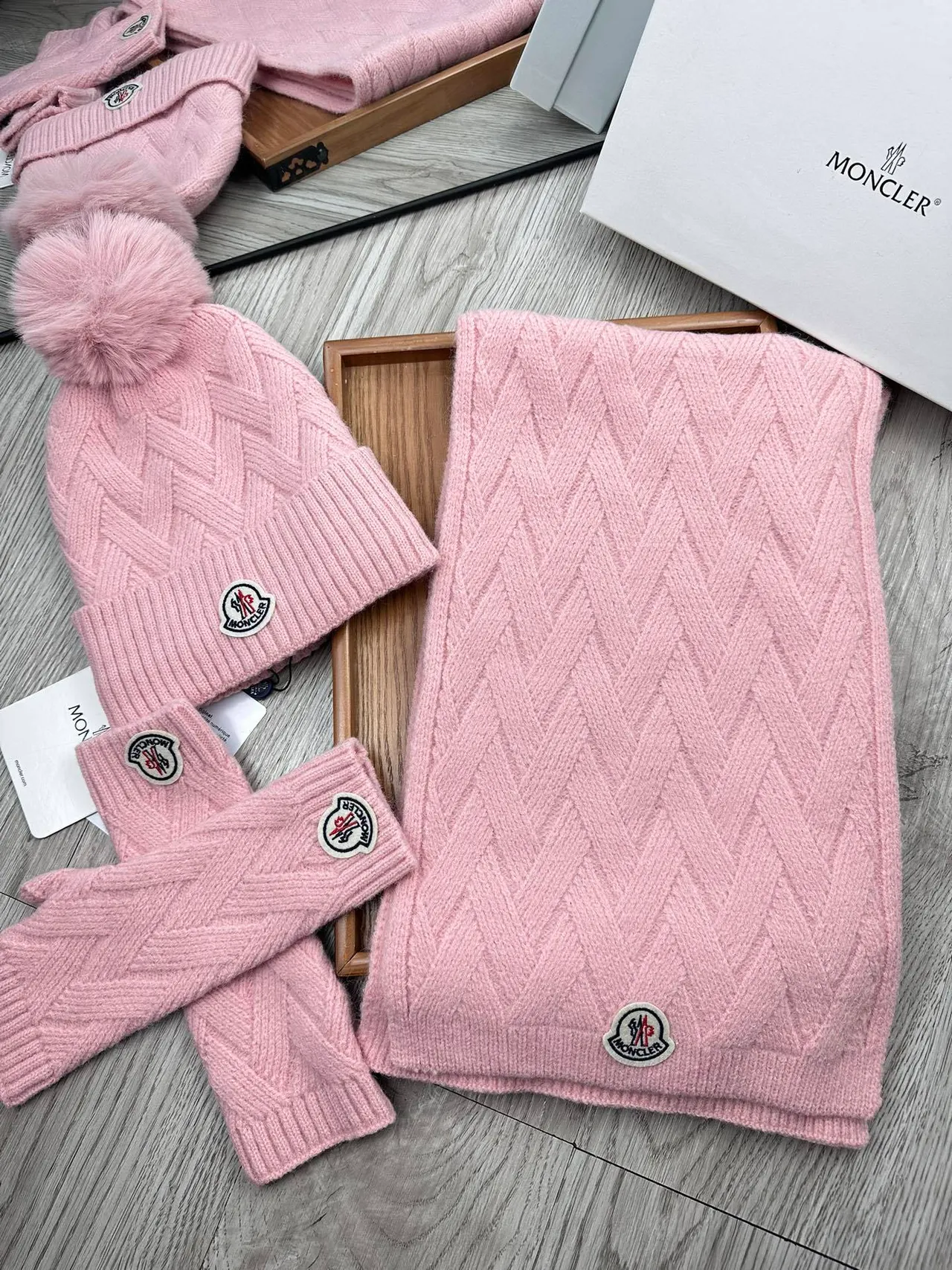 Moncler Bonnet à tricot avec câble et pompon rose 5