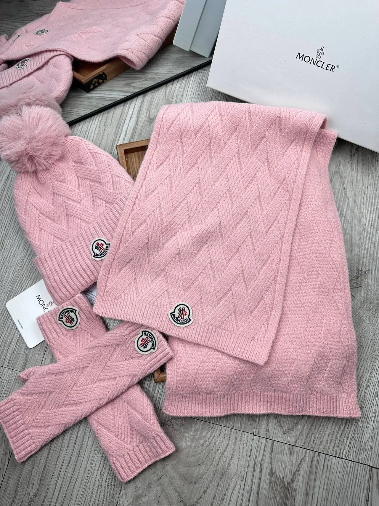Moncler Bonnet à tricot avec câble et pompon rose 6