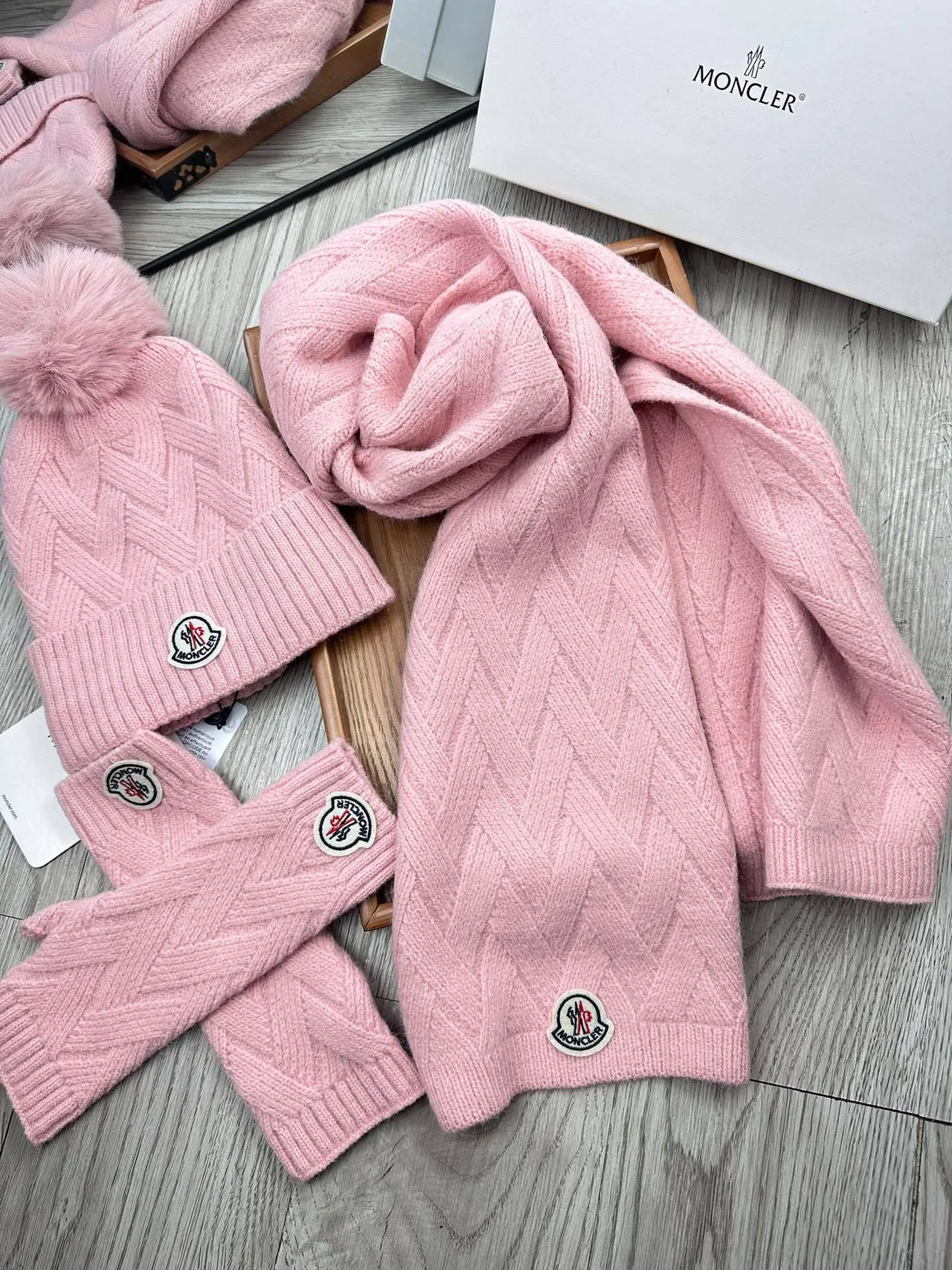 Moncler Bonnet à tricot avec câble et pompon rose 7
