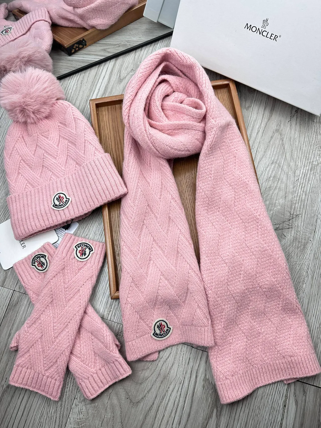 Moncler Bonnet à tricot avec câble et pompon rose 8