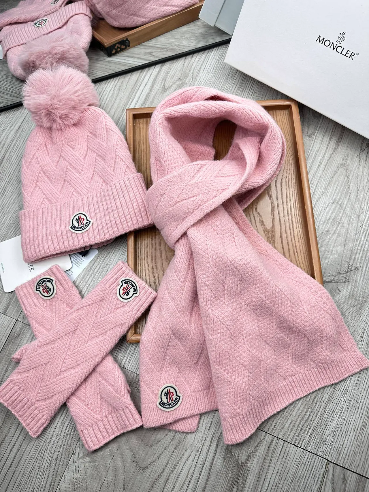 Moncler Bonnet à tricot avec câble et pompon rose 9