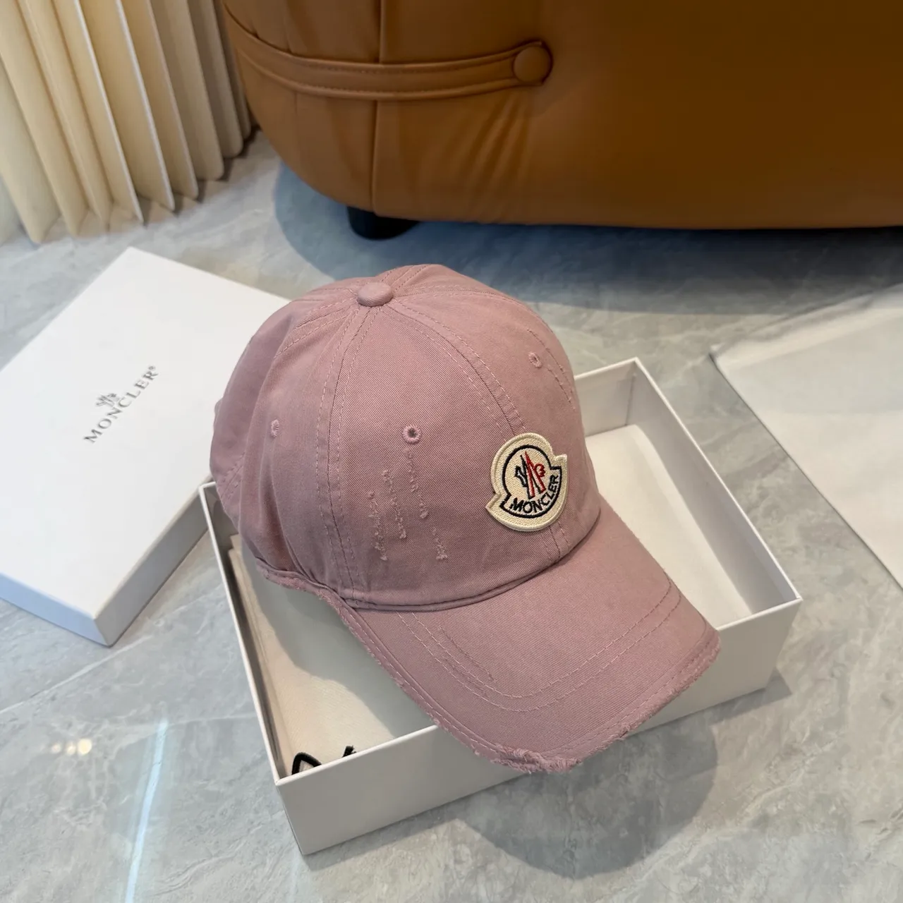 Moncler boné de beisebol rosa branco algodão distressado com patch de logo bordado 3