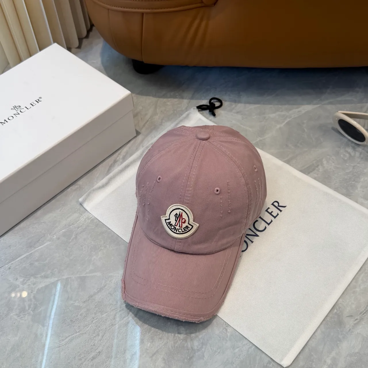 Moncler boné de beisebol rosa branco algodão distressado com patch de logo bordado 5