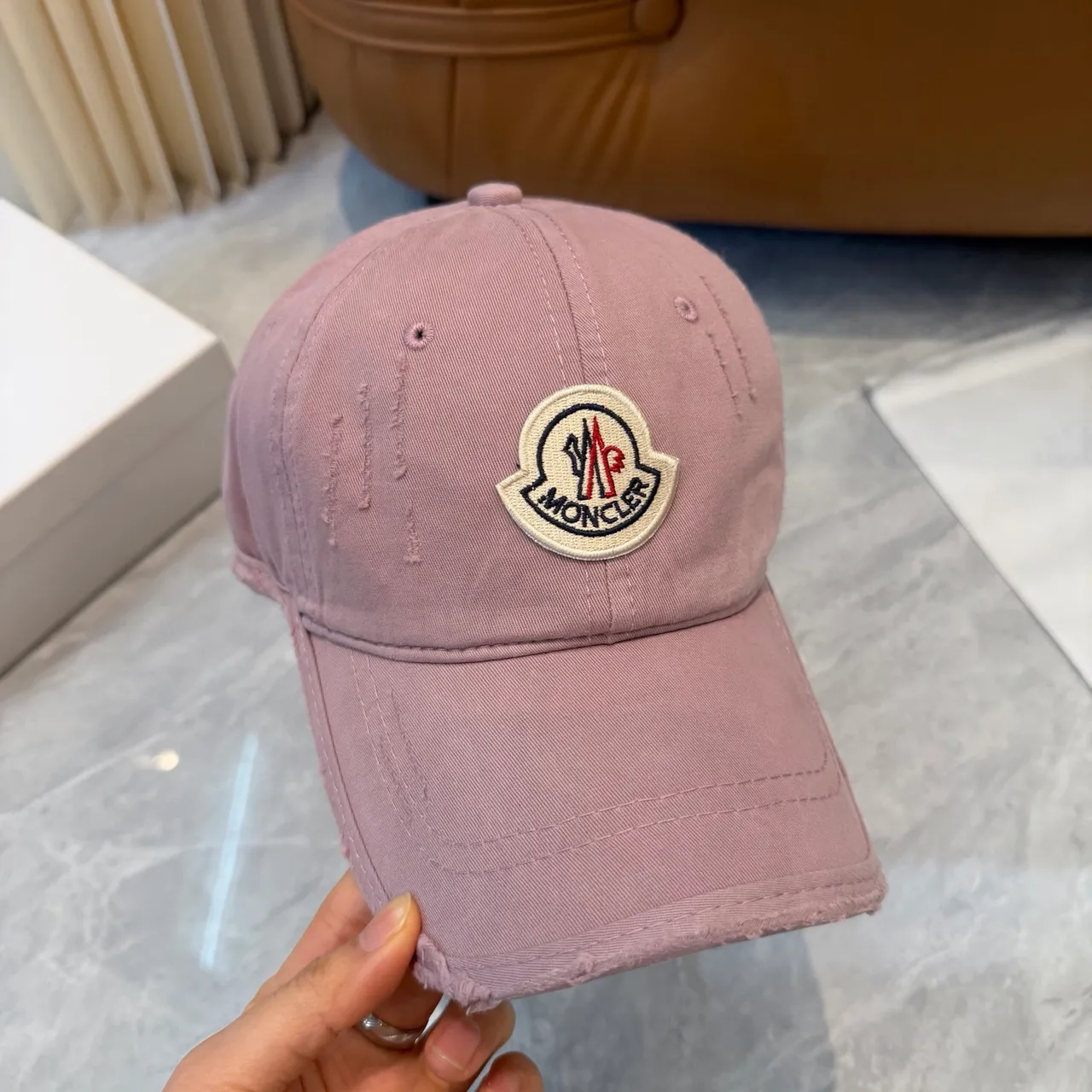 Moncler boné de beisebol rosa branco algodão distressado com patch de logo bordado 6