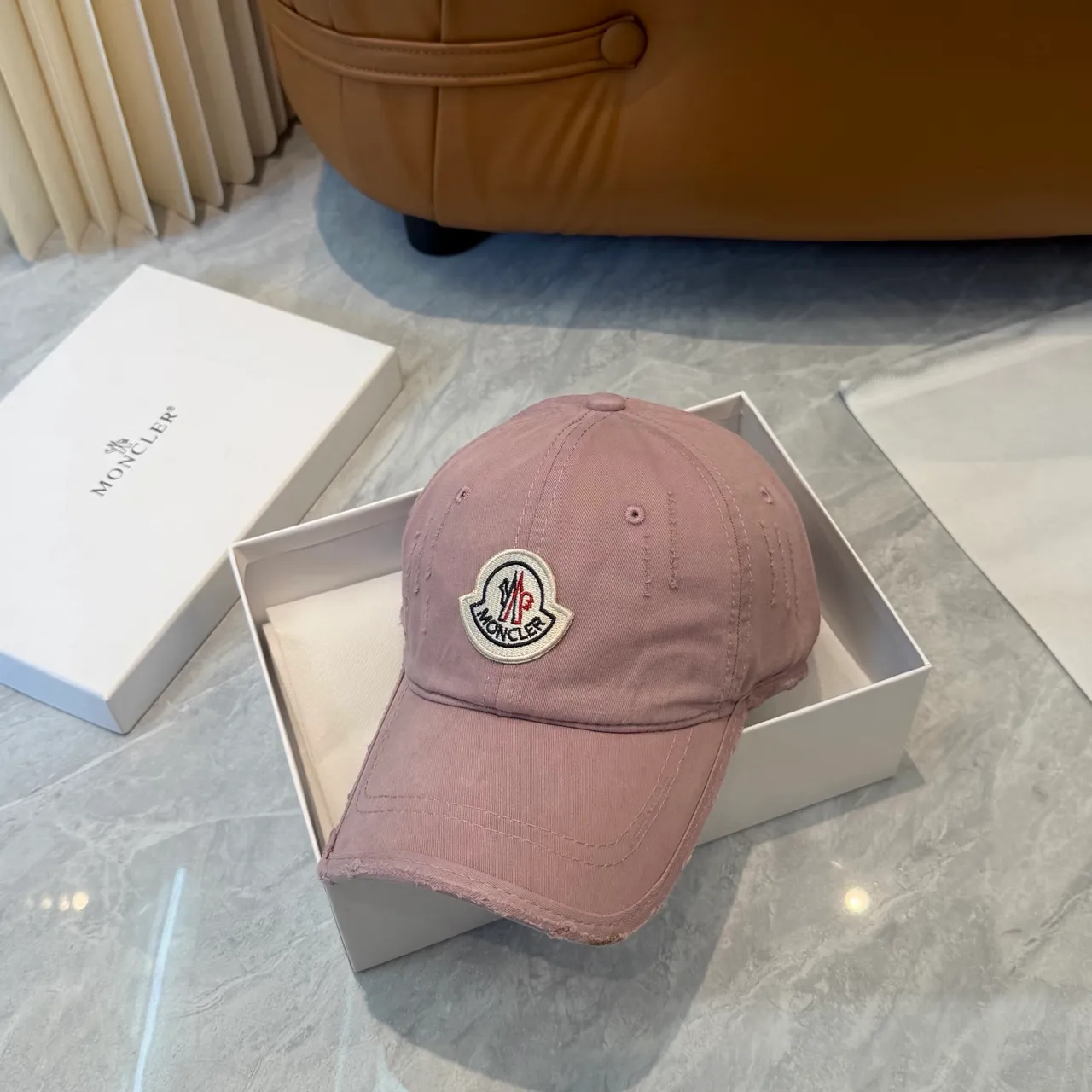 Moncler boné de beisebol rosa branco algodão distressado com patch de logo bordado 9