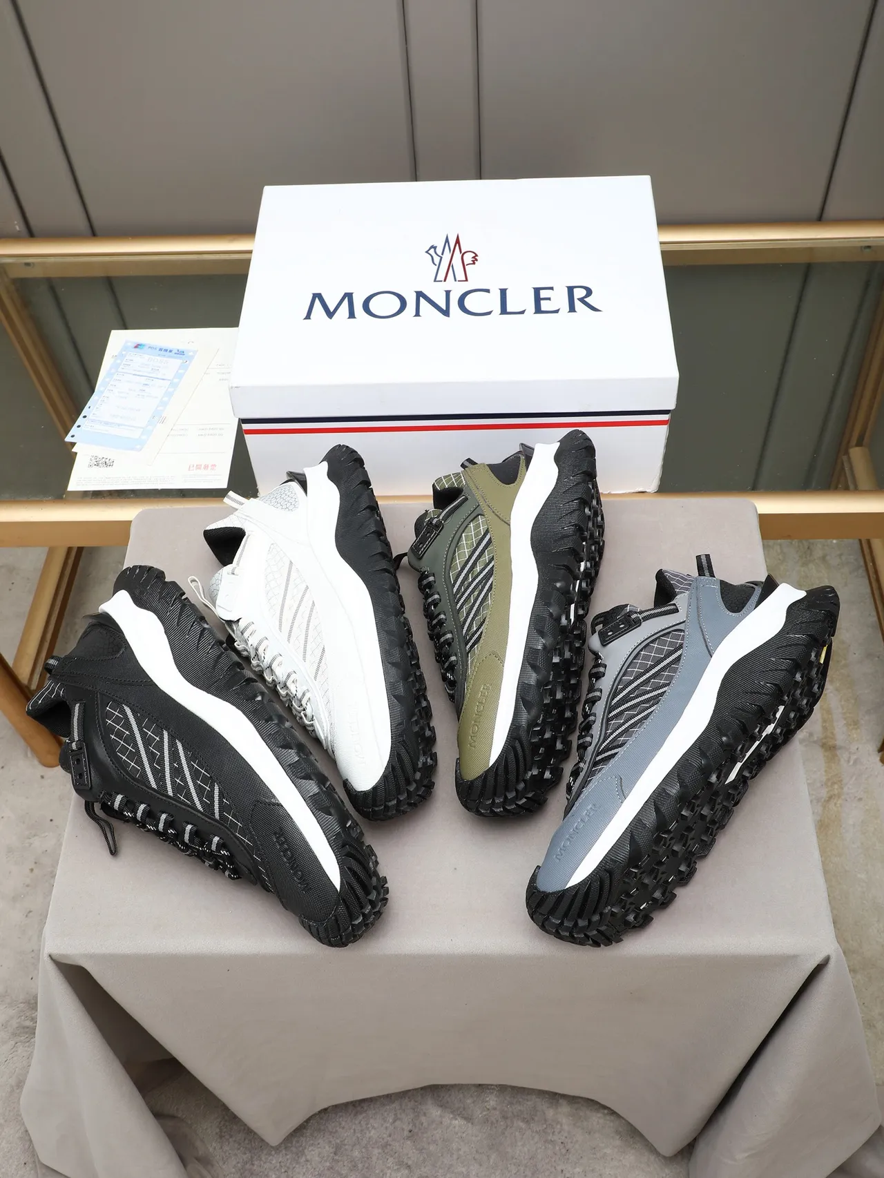 Moncler Blanco Negro Suela Gruesa Malla Y Recubrimiento Sintético Superposición Construcción Lifestyle Sneakers 2
