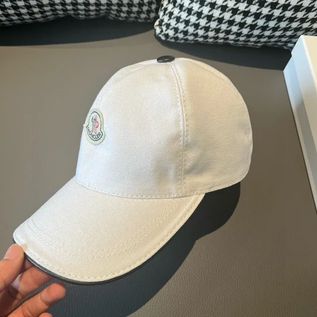 Moncler أبيض أسود منظم ستة ألواح شعار مطرز قبعة بيسبول 5