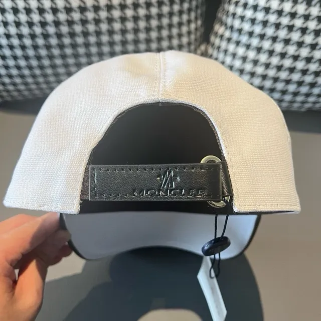 Moncler أبيض أسود منظم ستة ألواح شعار مطرز قبعة بيسبول 7
