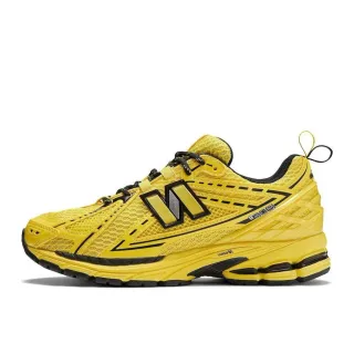 New Balance 1202 पीले और काले रनिंग जूते