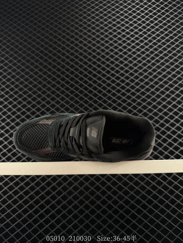 New Balance 2010 حذاء رياضي أسود و بوردو سميك 4