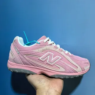 New Balance 204L 粉色米色生活方式运动鞋