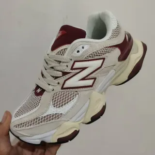 New Balance 9060 Beige और Maroon चंकी स्नीकर