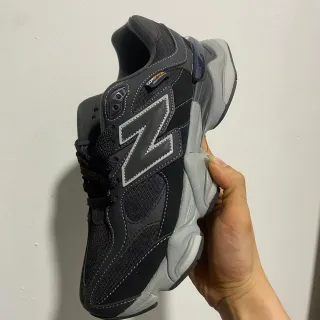 New Balance 9060 Preto e Cinza Chunky