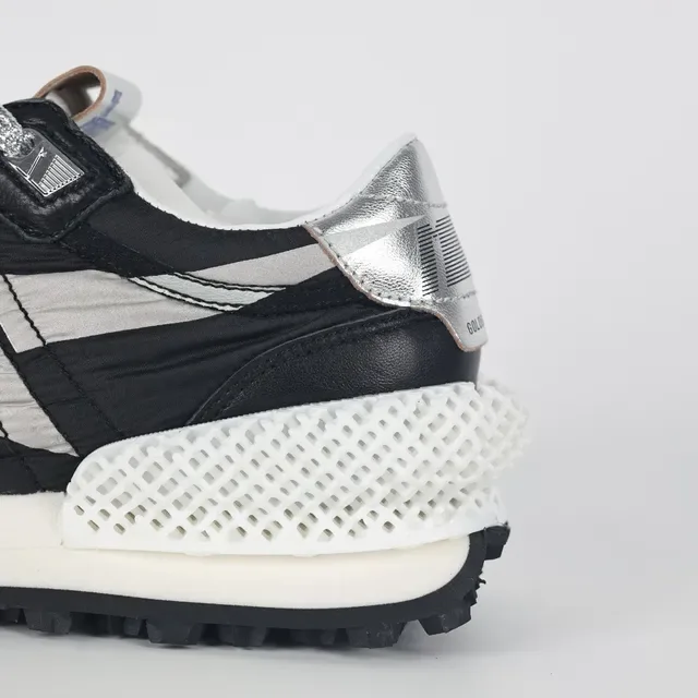 New Balance 9060 أسود فضي لايف ستايل سنيكرز 4