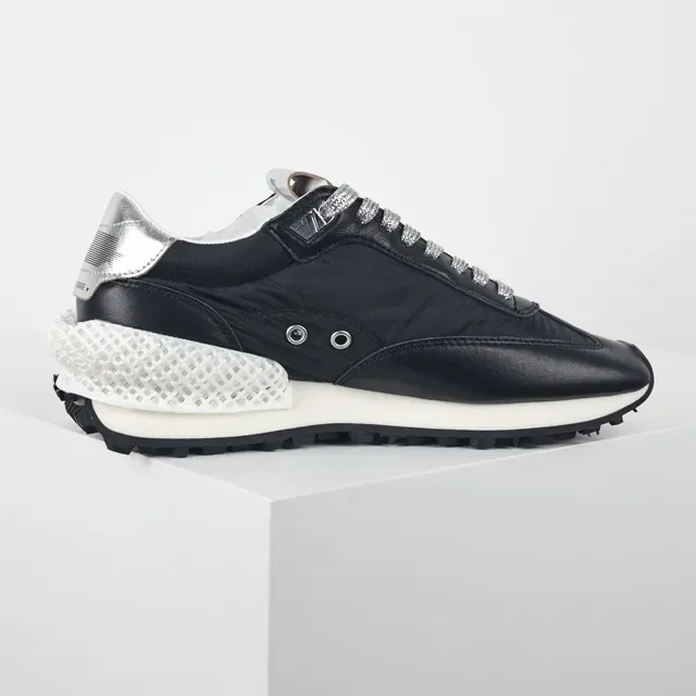 New Balance 9060 أسود فضي لايف ستايل سنيكرز 7