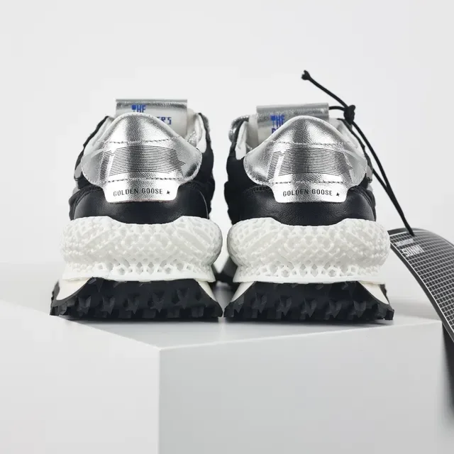 New Balance 9060 أسود فضي لايف ستايل سنيكرز 8