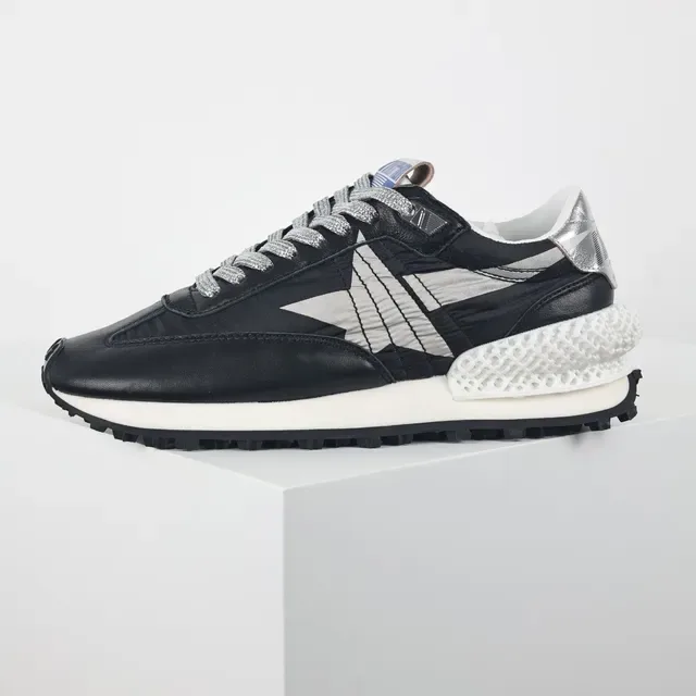 New Balance 9060 أسود فضي لايف ستايل سنيكرز 9