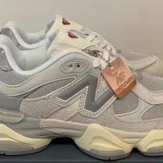 New Balance 9060 গ্রে এবং ক্রিম চাঙ্কি স্নিকার