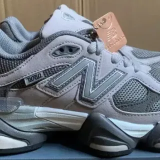 New Balance 9060 ग्रे मेश-सuede चंक स्नीकर्स