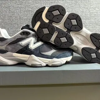 New Balance 9060 Gris Marino Zapatillas con suela gruesa