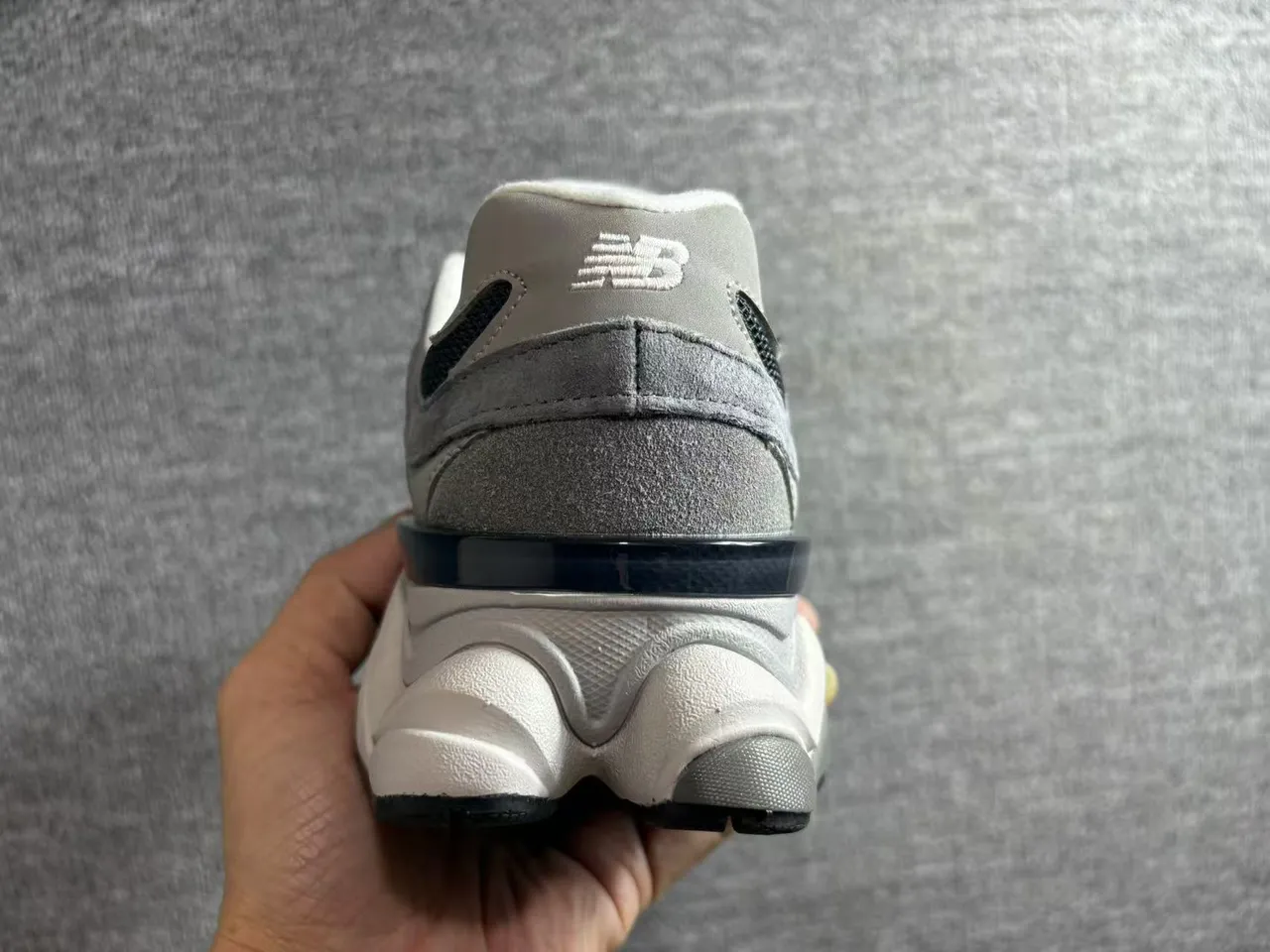 New Balance 9060 Gris Marino Zapatillas con suela gruesa 2