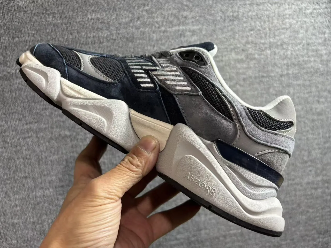 New Balance 9060 Gris Marino Zapatillas con suela gruesa 4