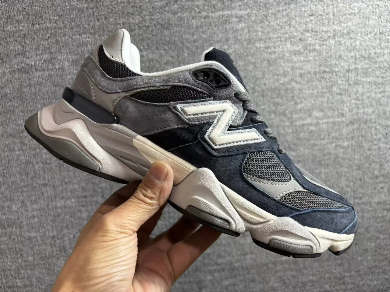 New Balance 9060 Gris Marino Zapatillas con suela gruesa 5